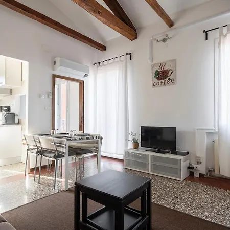 Ca' Giorgia Venice Apartment With Balcony-2